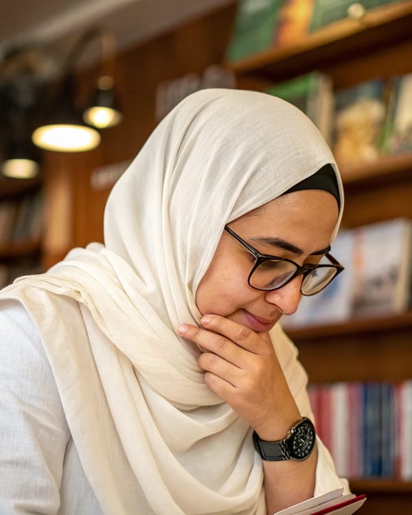 دينا - 35 سنة من وهران للتعارف والزواج