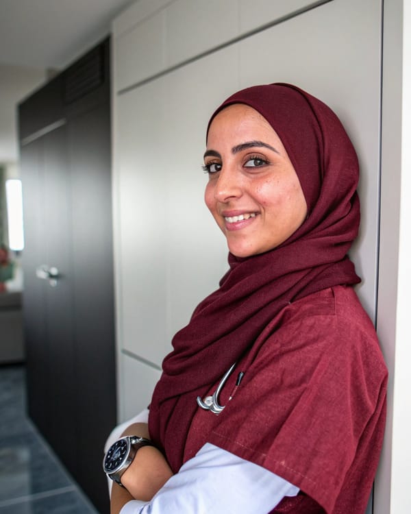 هاجر - 25 سنة من قسنطينة للتعارف والزواج