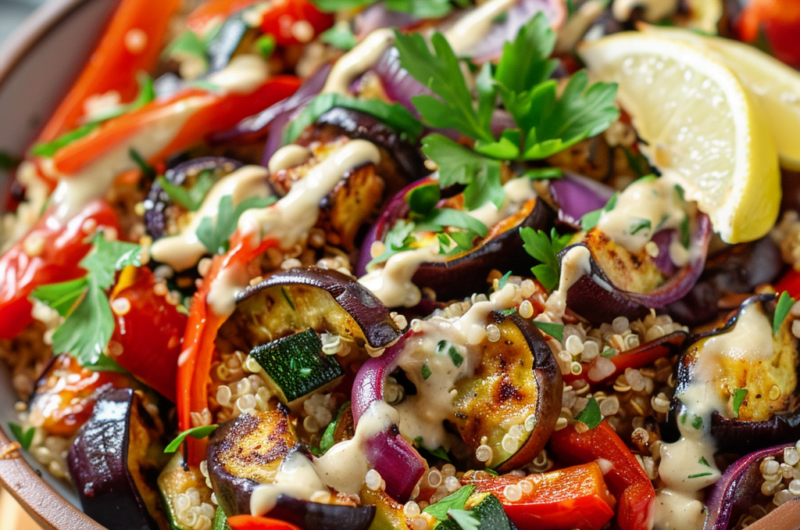 Ensalada de Quinoa con Verduras Asadas y Aderezo de Limón y Tahini